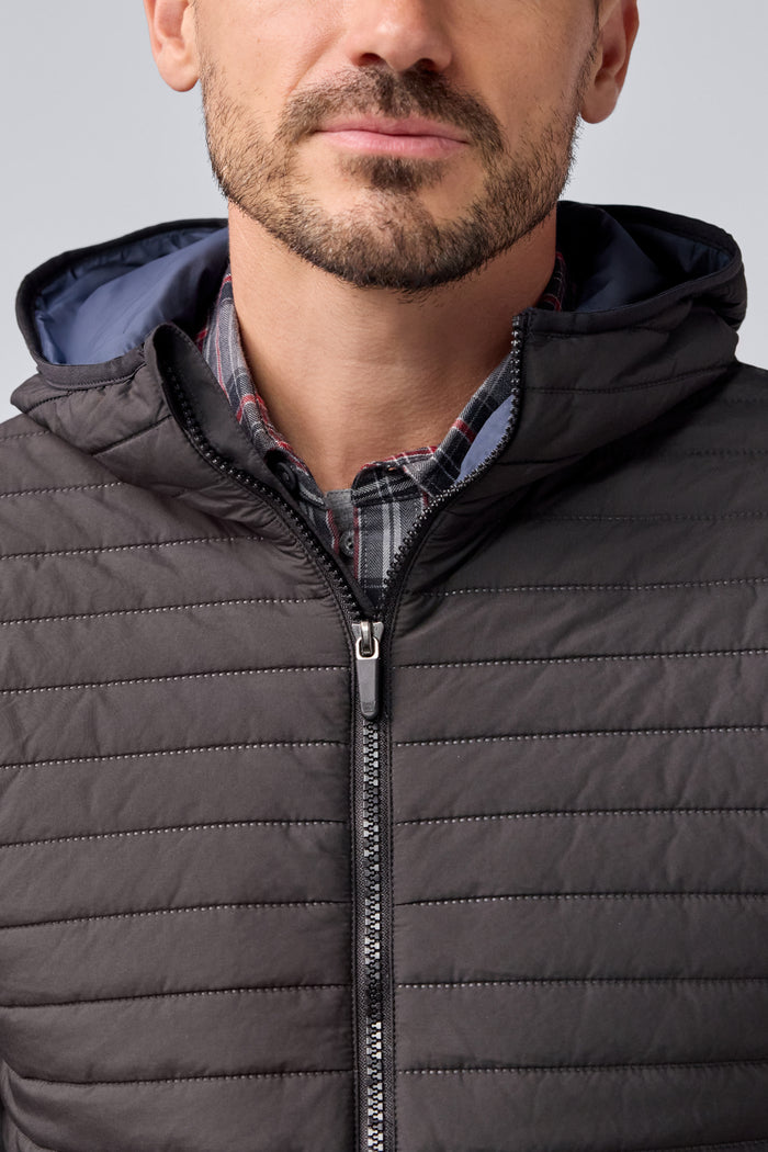 Detailed zip of Warmknit Air Jacket in True Black/Total Eclipse Liner